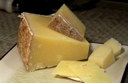 lincolnshire-poacher-cheese-3517_640